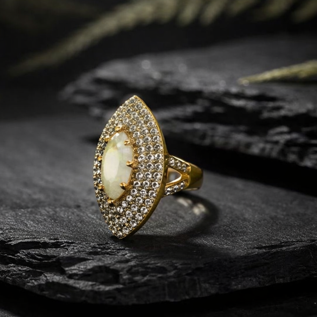 The Luna Marquise Halo