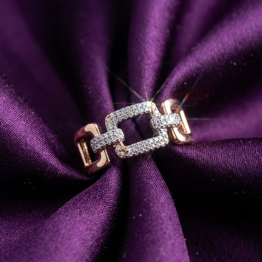 The Soho Interlocking Link Ring